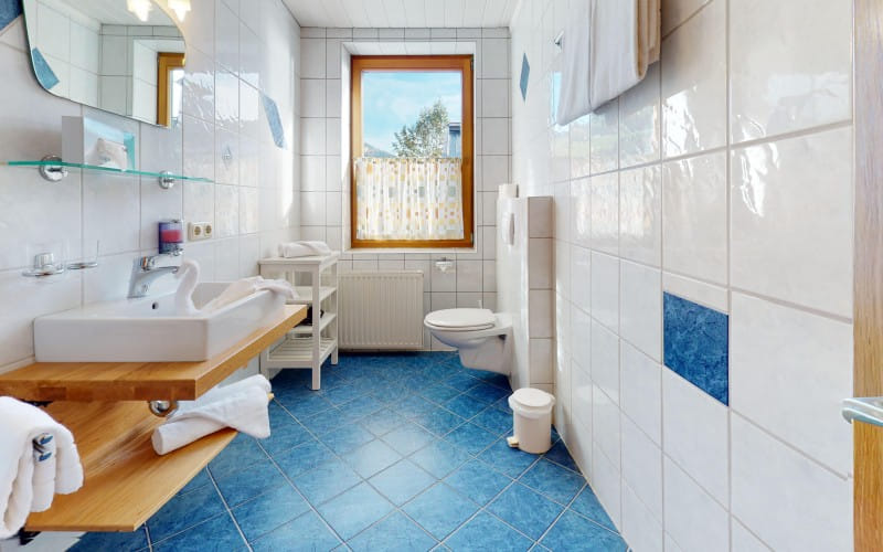 vitalhoteldaxerbathroom2.jpg