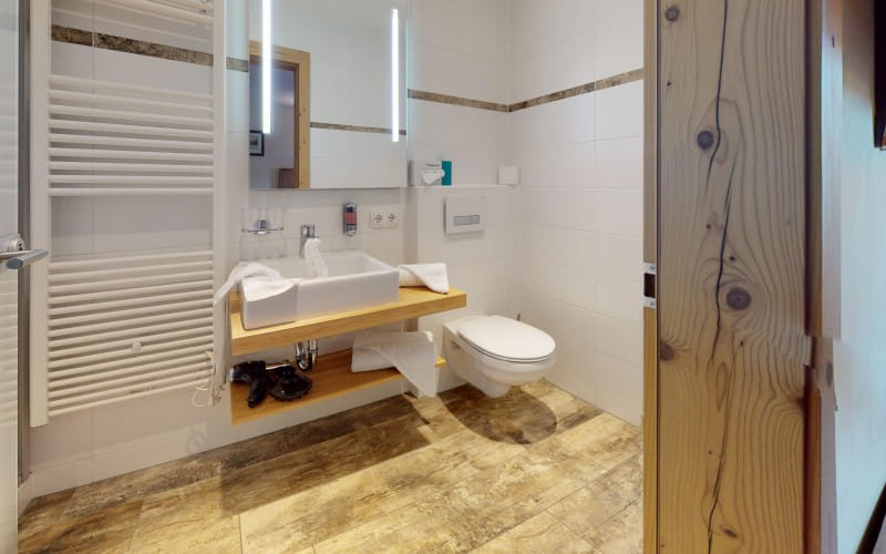 vitalhoteldaxerbathroom.jpg